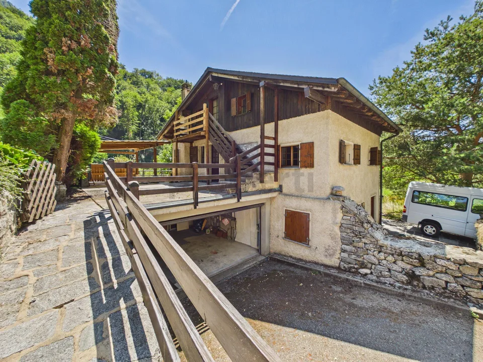 Maison villageoise de 3 appartements (2x 3.5 pces et 1x 2.5 pces) a...