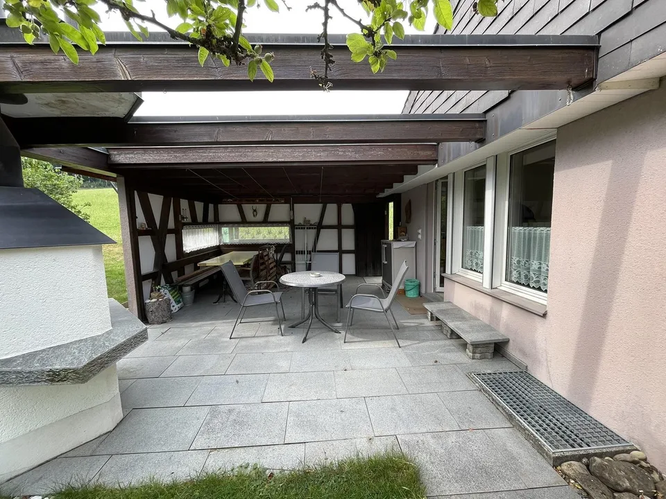 sehr gepflegtes freistehendes Einfamilienhaus
