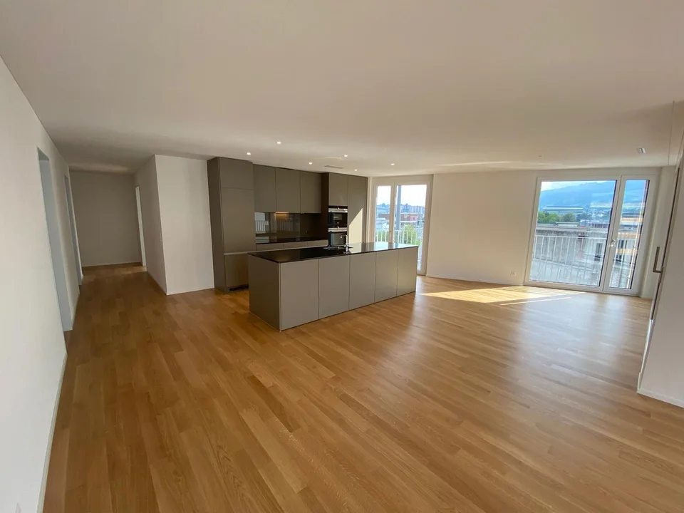 stimmungsvolle Eckwohnung mit grossem Balkon direkt am Bahnhof Ebikon