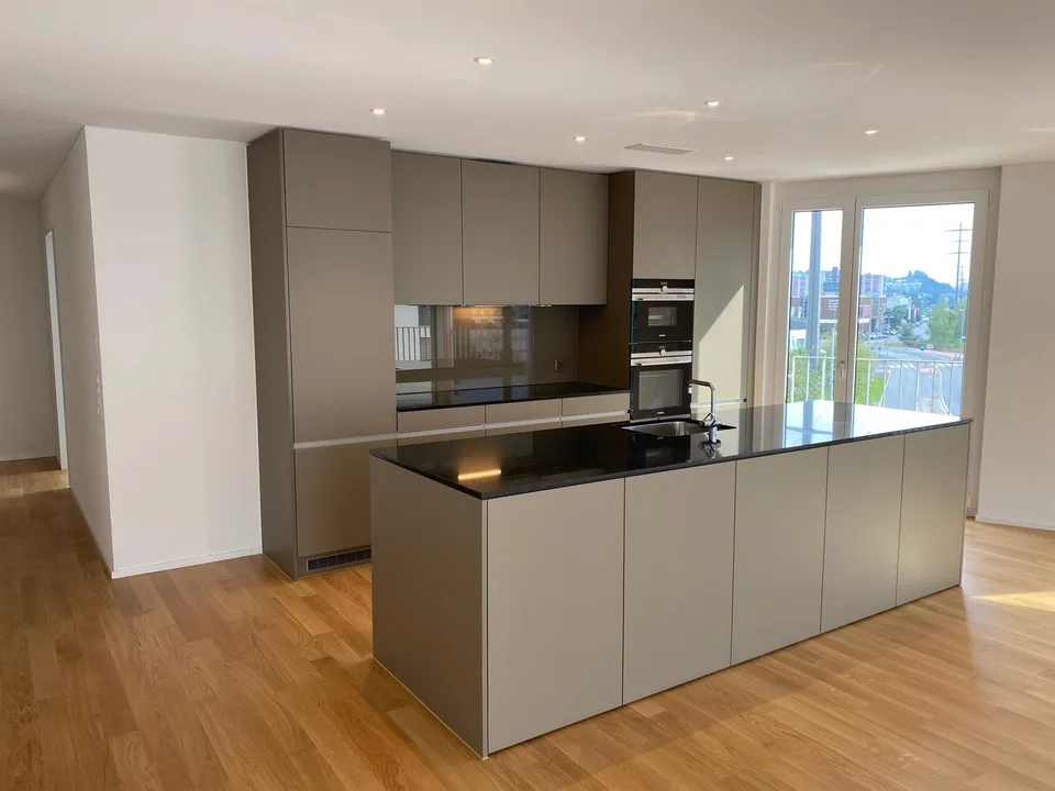 stimmungsvolle Eckwohnung mit grossem Balkon direkt am Bahnhof Ebikon