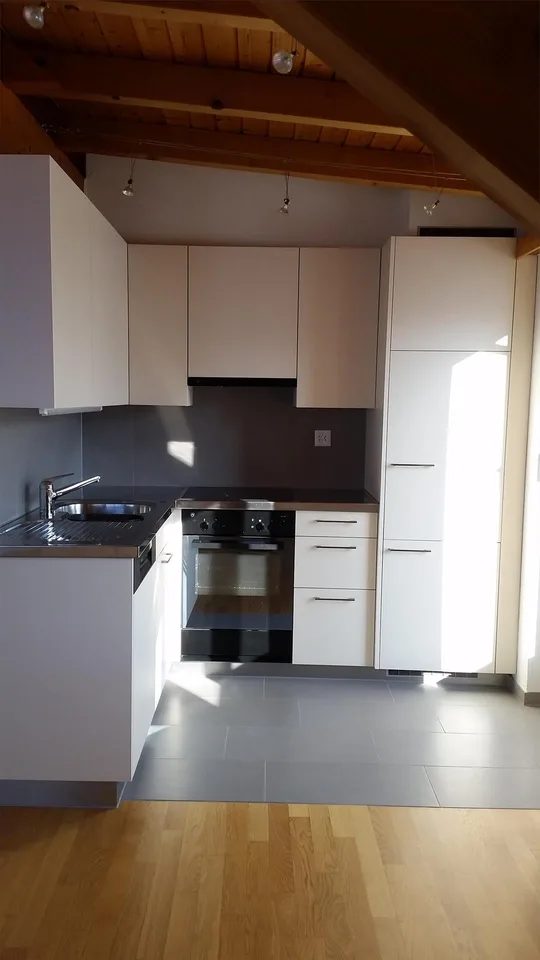 Schöne, helle 2.5 Zimmerdachwohnung mit Terrasse