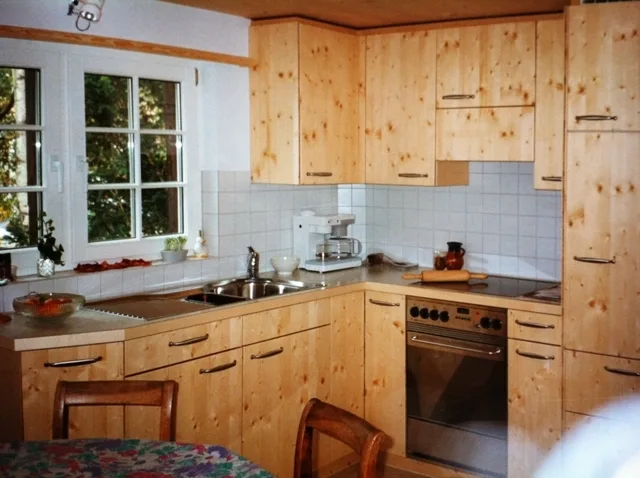 Heimelige 3 1/2 Zimmer Wohnung mit viel Holz
