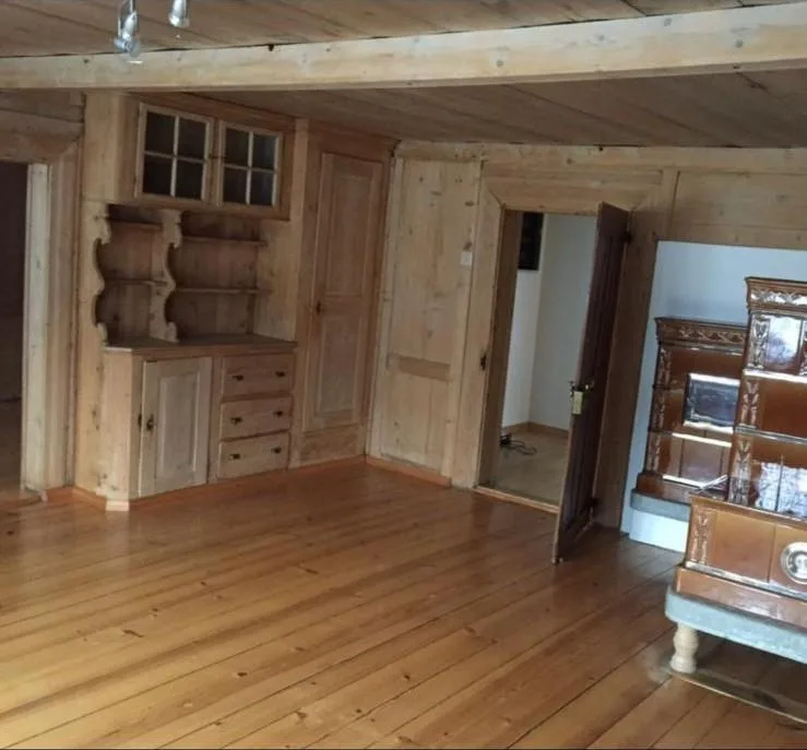 Heimelige 3 1/2 Zimmer Wohnung mit viel Holz