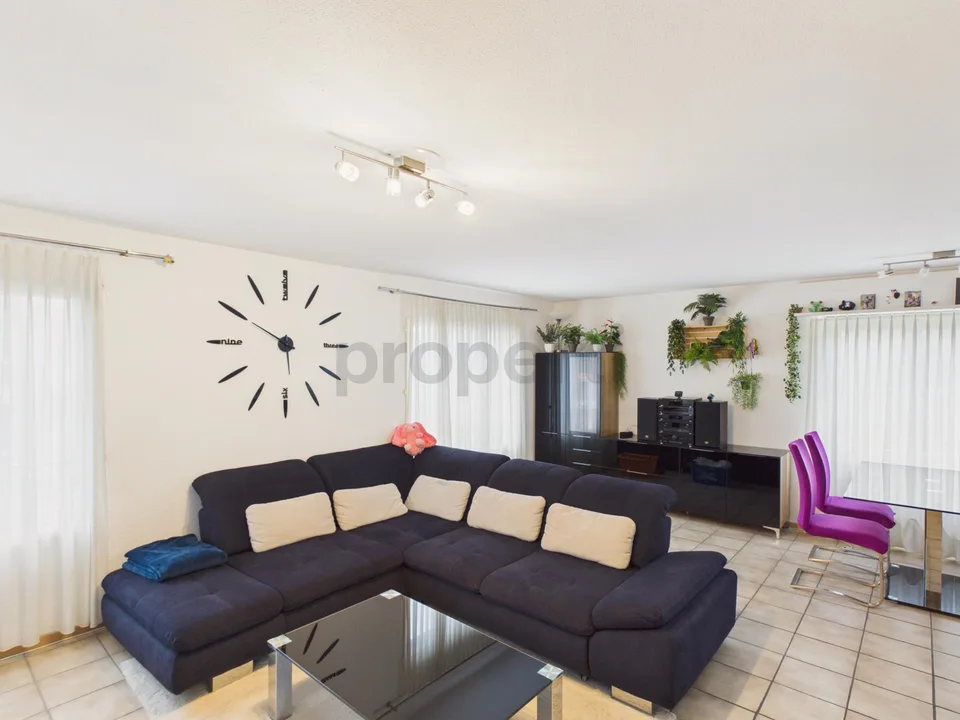 Modernes 2.5-Zimmer-Apartment mit Balkon, Sutz-Lattrigen