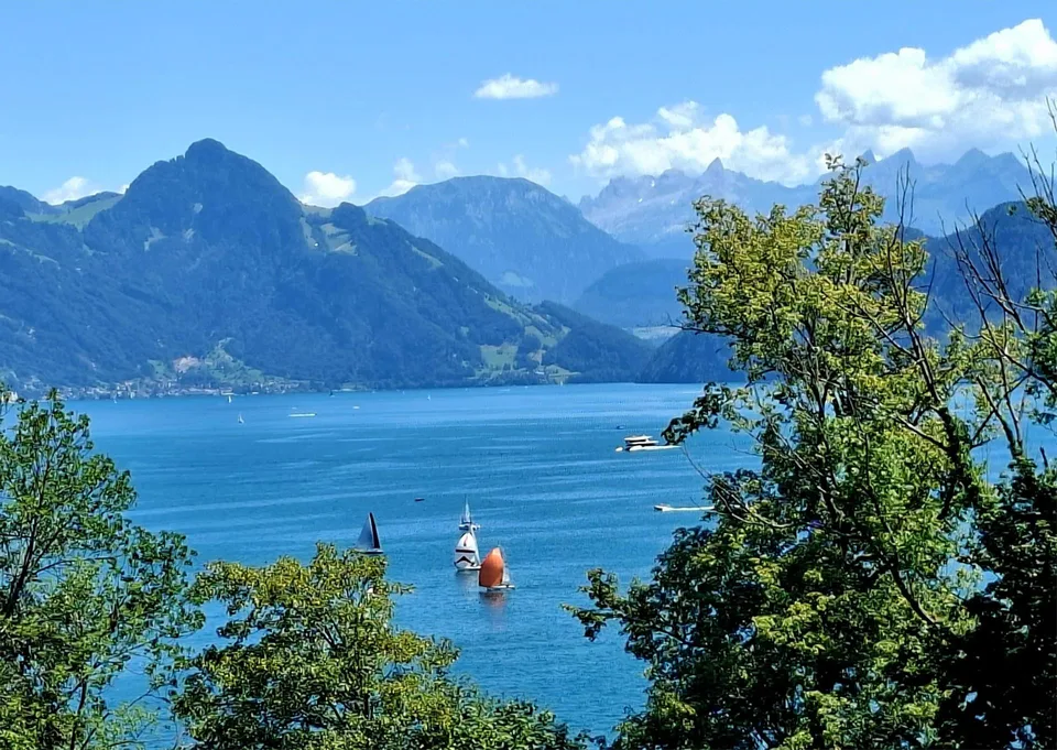 Modernes 6½-Zimmer-Einfamilienhaus mit See-und Bergsicht