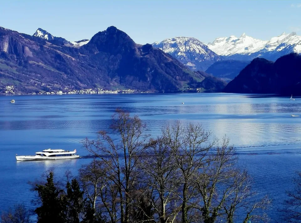 Modernes 6½-Zimmer-Einfamilienhaus mit See-und Bergsicht
