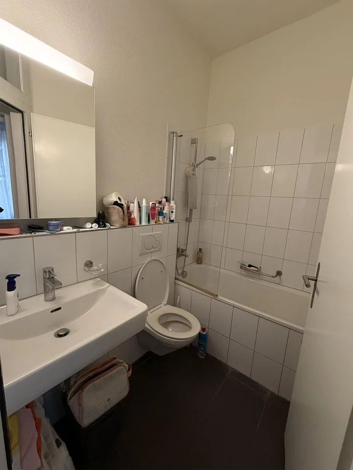Charmante 3.5-Zimmer-Altbauwohnung an der Engelstrasse in Zürich 8004
