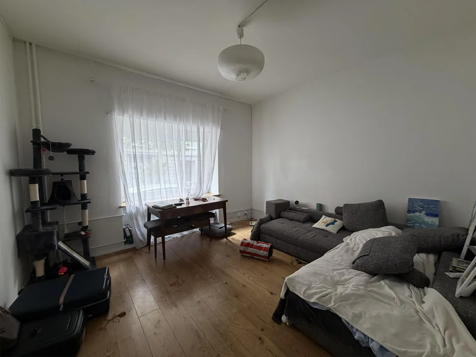 Charmante 3.5-Zimmer-Altbauwohnung an der Engelstrasse in Zürich 8004