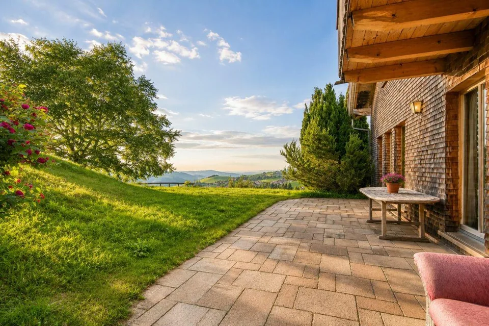 Einzigartiges Vollholzhaus aus Mondholz - gesund wohnen mit Bergsicht und vielseitigen Nutzungsmöglichkeiten – Foto 9 von 29