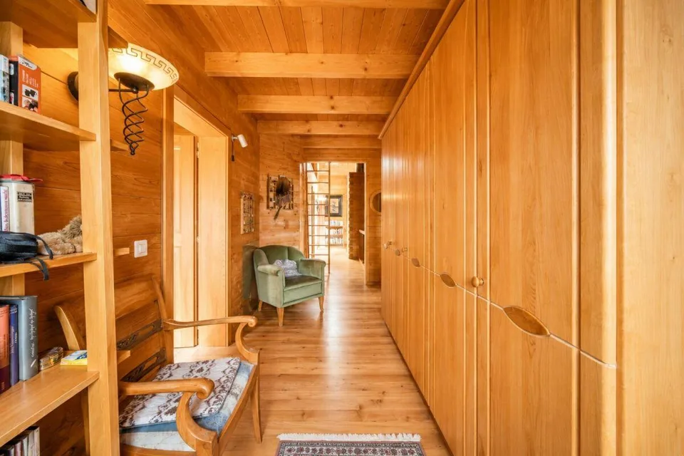 Einzigartiges Vollholzhaus aus Mondholz - gesund wohnen mit Bergsicht und vielseitigen Nutzungsmöglichkeiten – Foto 22 von 29