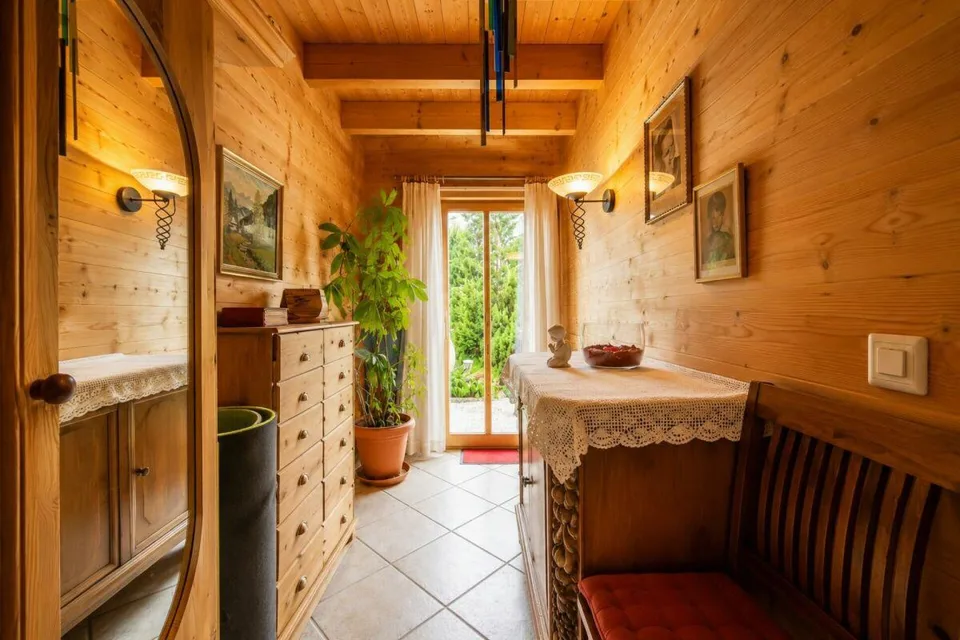 Einzigartiges Vollholzhaus aus Mondholz - gesund wohnen mit Bergsicht und vielseitigen Nutzungsmöglichkeiten – Foto 10 von 29