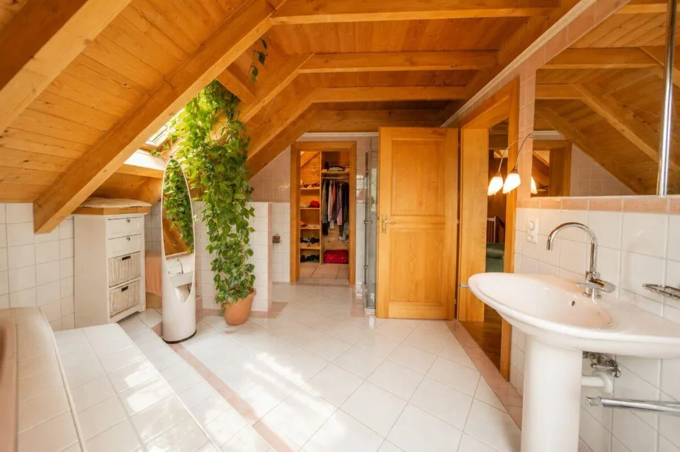 Einzigartiges Vollholzhaus aus Mondholz - gesund wohnen mit Bergsicht und vielseitigen Nutzungsmöglichkeiten – Foto 13 von 29