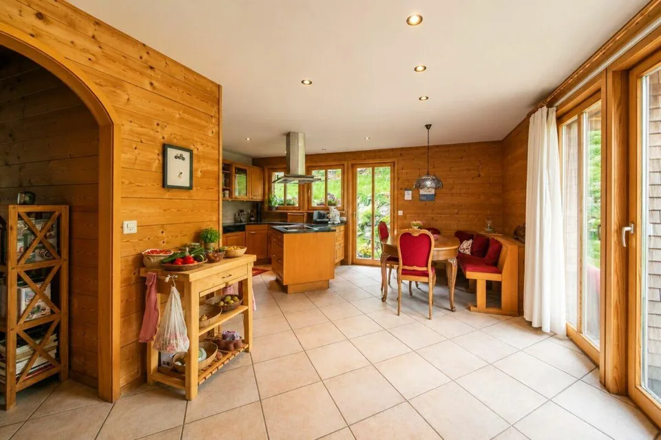 Einzigartiges Vollholzhaus aus Mondholz - gesund wohnen mit Bergsic...