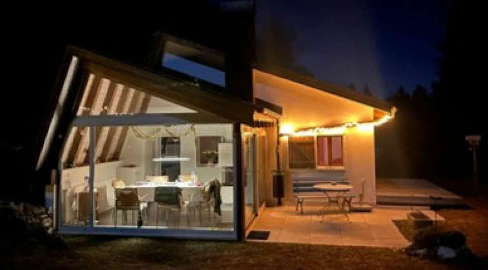 Exklusives Ferienhaus mit grossem Umschwung an äusserst ruhiger Lage