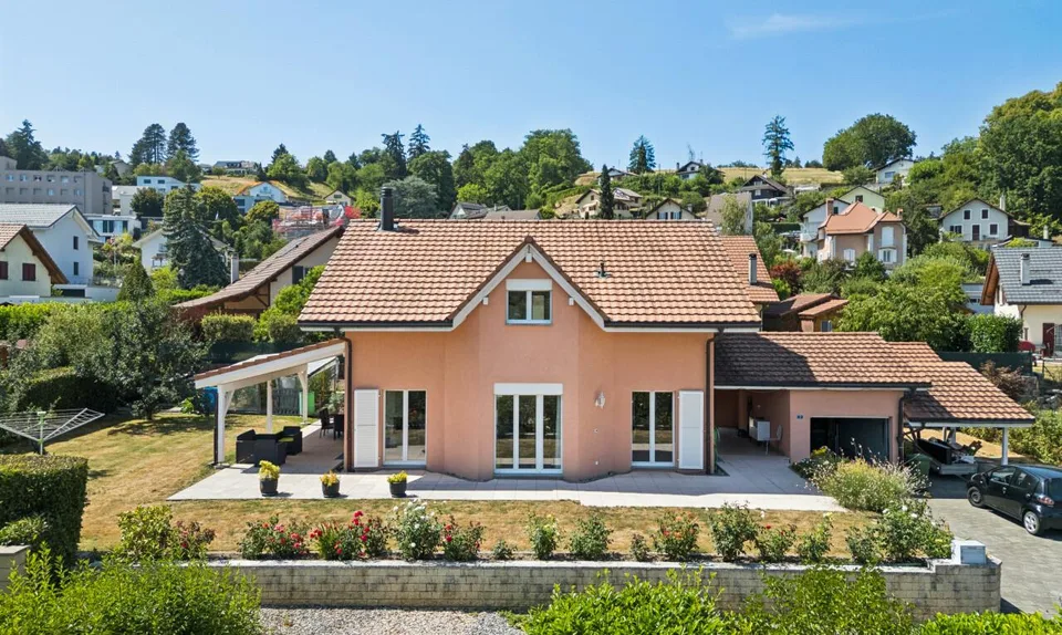 Maison familiale avec potentiel de studio ou bureau