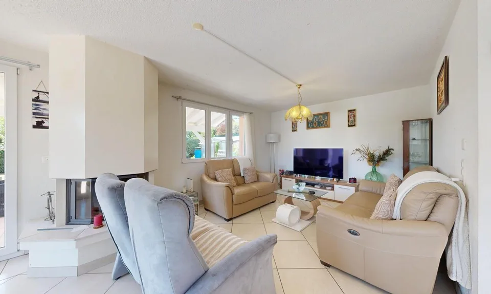 Casa familiare con potenziale per studio o ufficio
