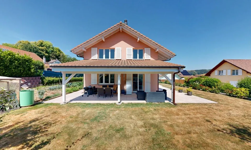 Casa familiare con potenziale per studio o ufficio