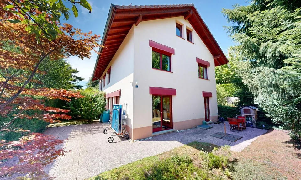 A charming family home with a garden in the heart of Épalinges