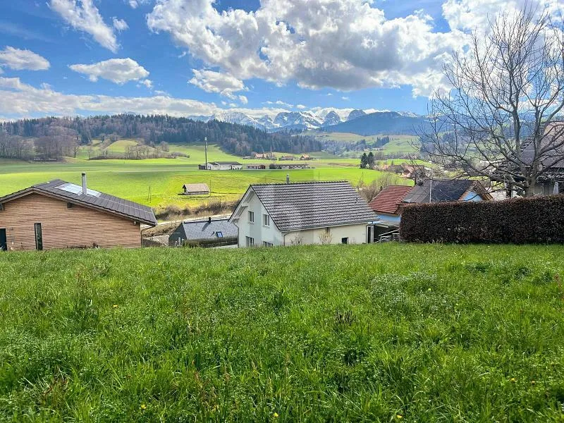 RUHIG, NATURUMGEBEN MIT WEITSICHT
