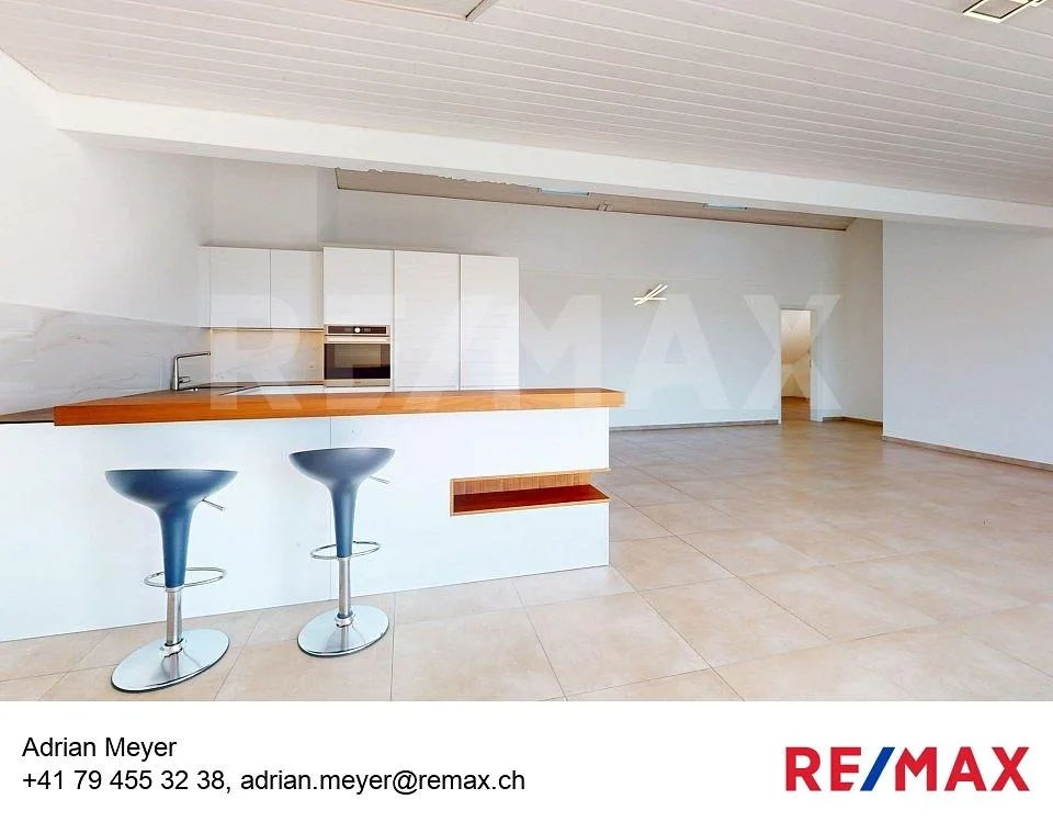 Moderne : 3.5Zimmer-Dachwohnung mit Weitsicht in Golaten (Kallnach)