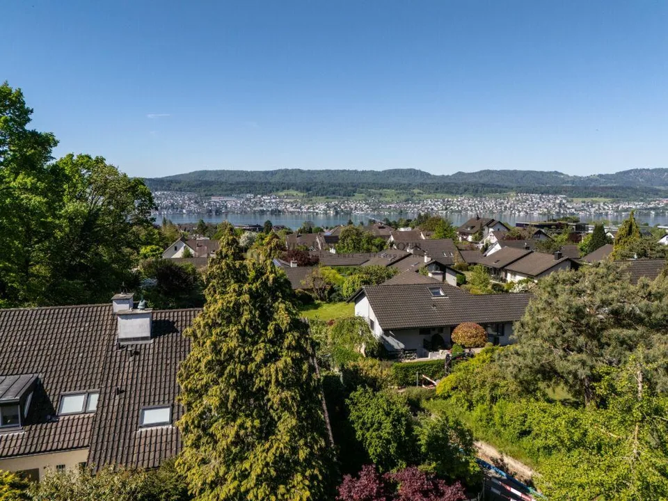 Sonniger Wohntraum an der Goldküste - grosszügiges 5.5-Zimmer-Reihe...