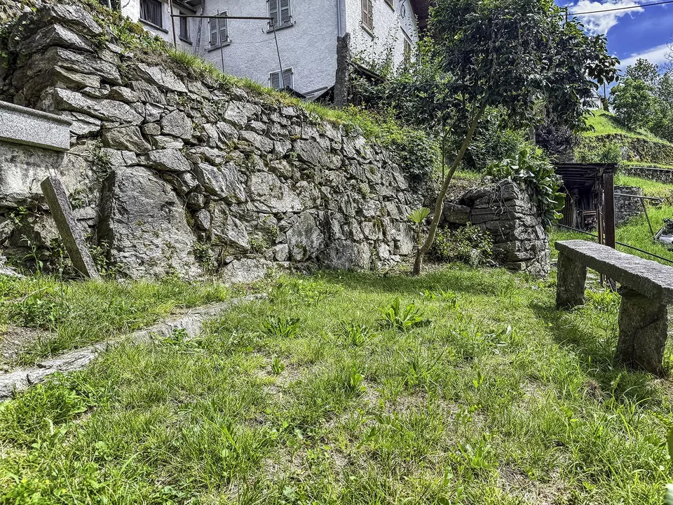 Grande Casa Bifamiliare di 9 locali da rinnovare, con terreno edificab – foto 12 di 24