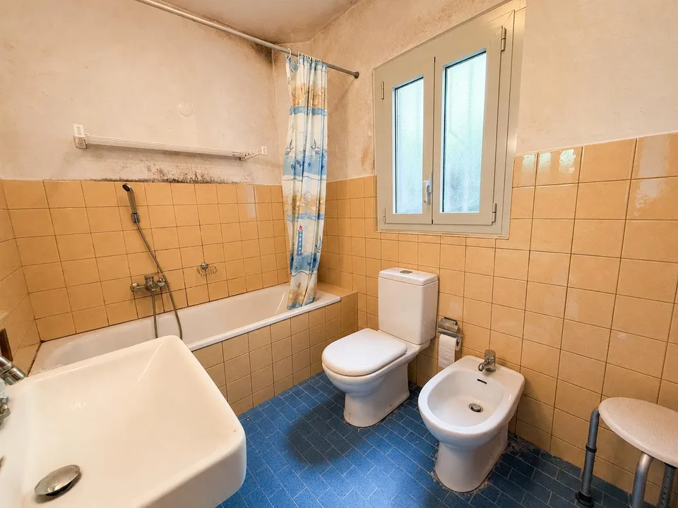 Grande Casa Bifamiliare di 9 locali da rinnovare, con terreno edificab – foto 9 di 24