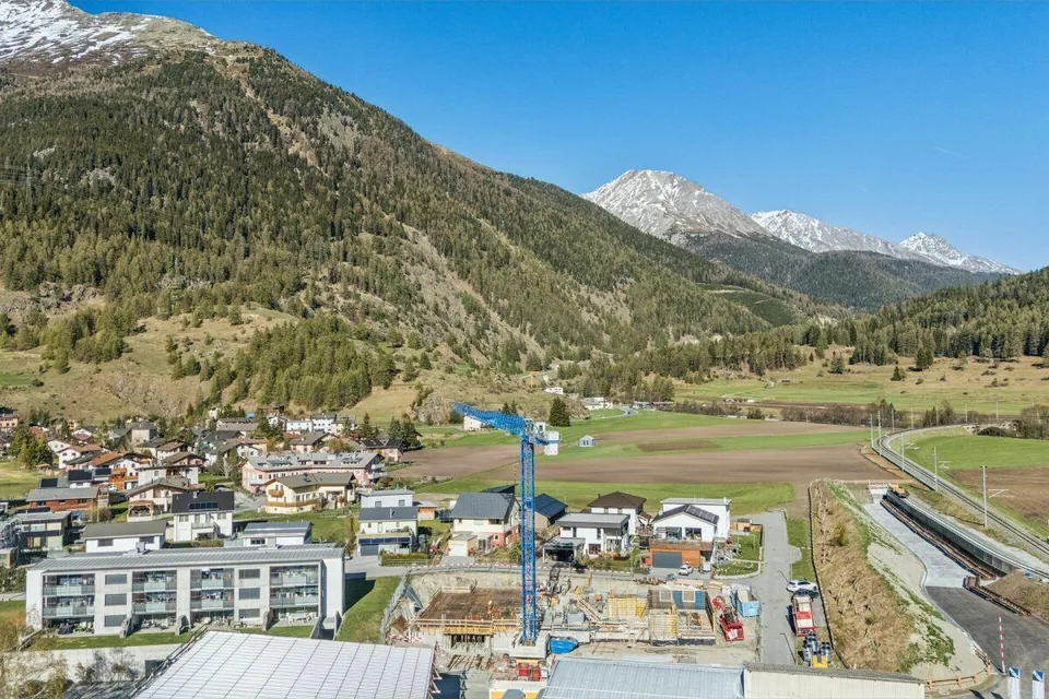 Moderne 3.5-Zimmer-Wohnung mit sonnigem Aussenbereich in Zernez