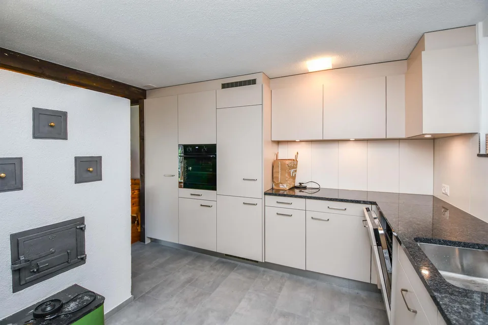 Rustikal-moderner Hausteil mit grossem Garten und Charme