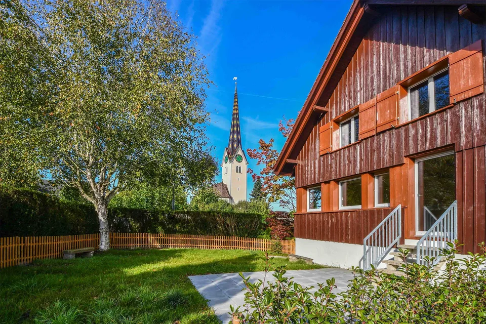 Charmanter Hausteil mit grossem Garten und rusikal-modernem Ambiente