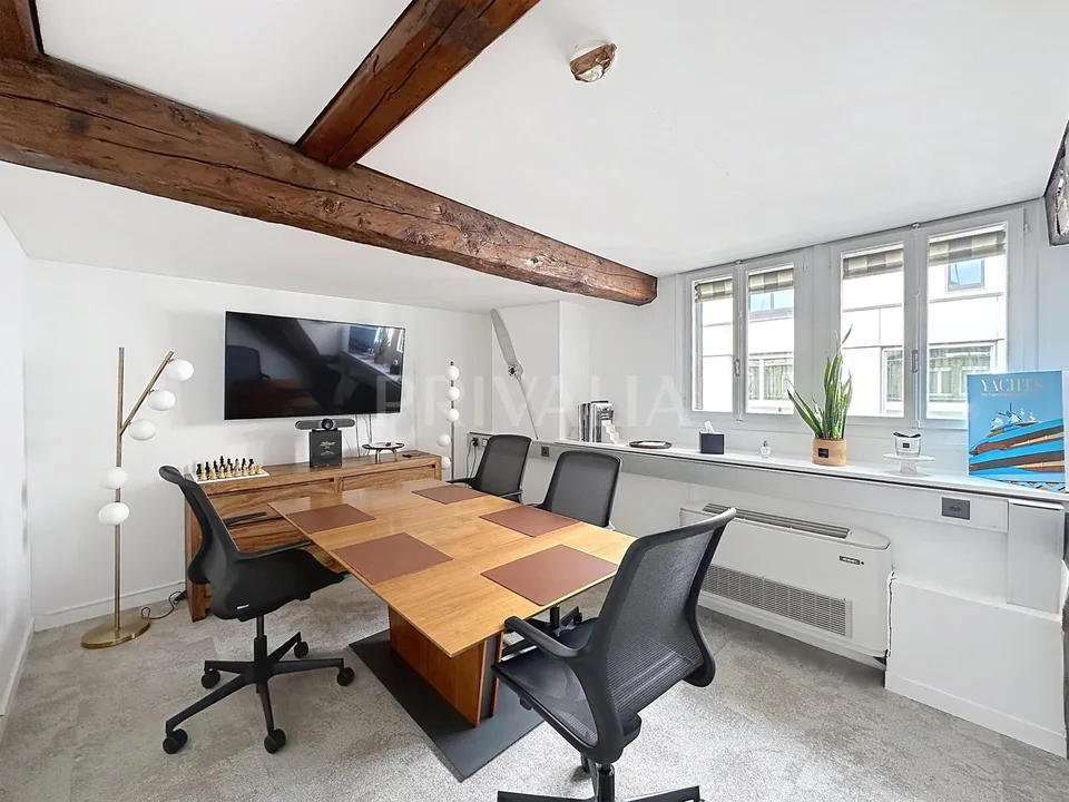 Exceptionnel : Magnifiques bureaux traversants au Quai des Bergues