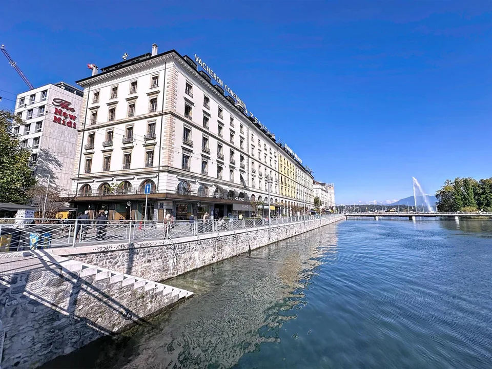 Exceptionnel : Magnifiques bureaux traversants au Quai des Bergues