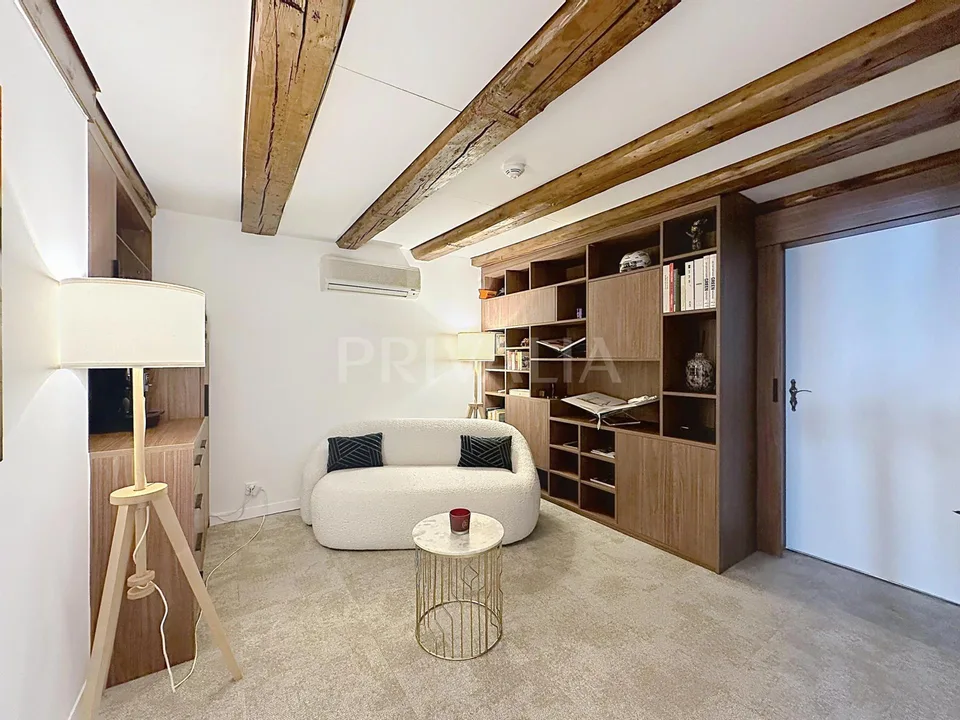 Exceptionnel : Magnifiques bureaux traversants au Quai des Bergues