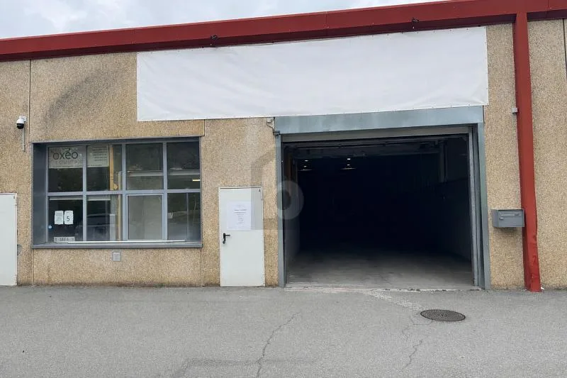 HALLE ARTISANALE AVEC VISIBILITÉ AUTOROUTE
