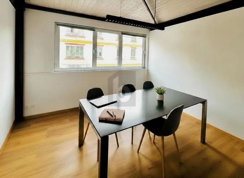 ESPACE DE TRAVAIL MODERNE ET INSPIRANT