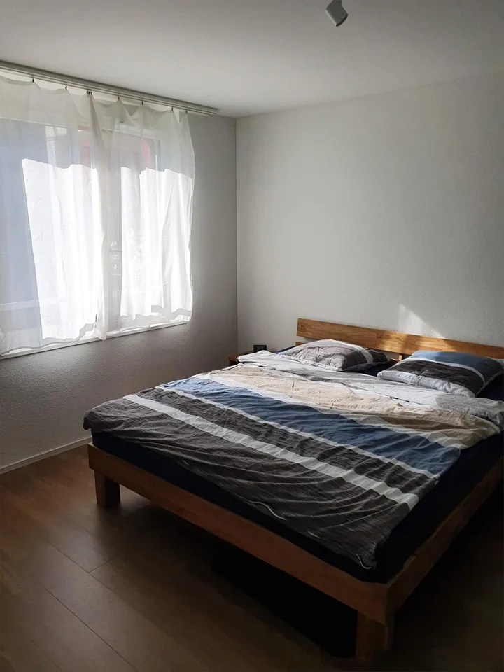 Moderne 2 1/2 Zimmer Wohnung mit eig. Wm/Tmb und Sitzplatz ab 1.9.
