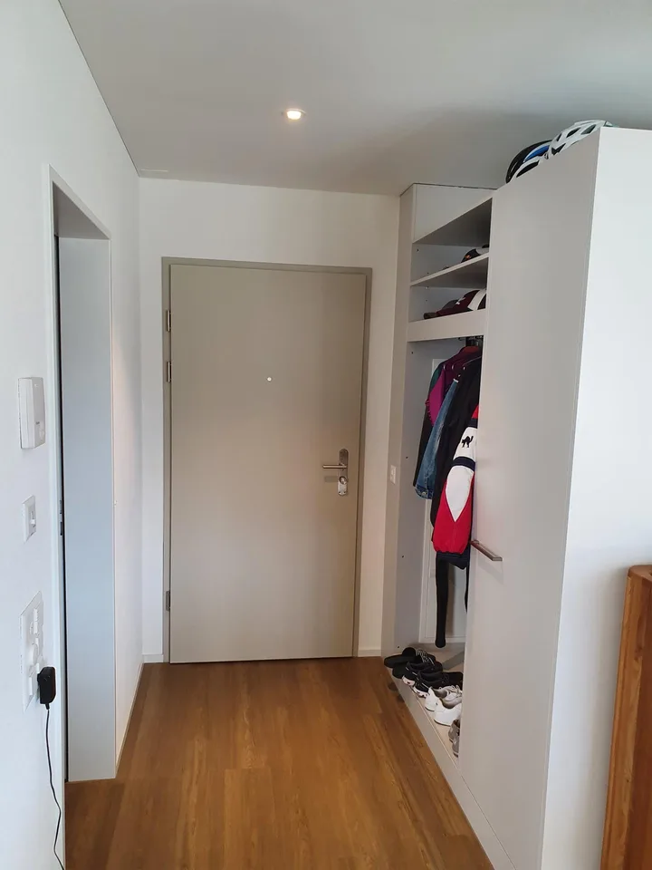 Moderne 2 1/2 Zimmer Wohnung mit eig. Wm/Tmb und Sitzplatz ab 1.9.