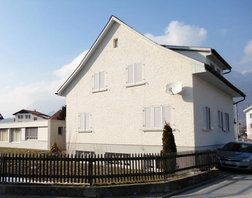 in einem Zweifamilien-Altbauhaus
