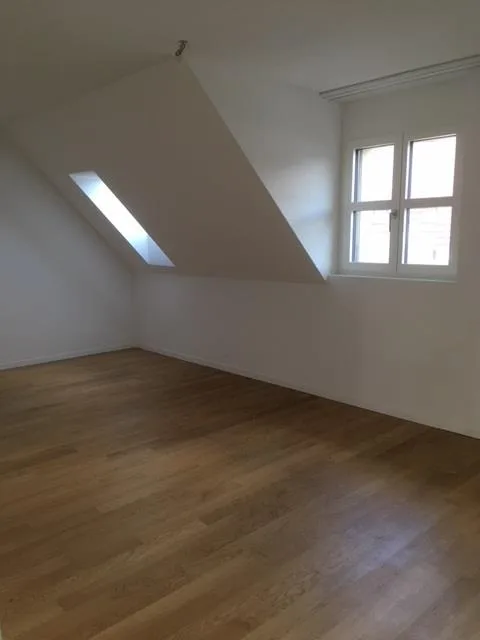 Gemütliche 4.5-Zimmer-Dachwohnung in attraktiver Lage – foto 8 di 12