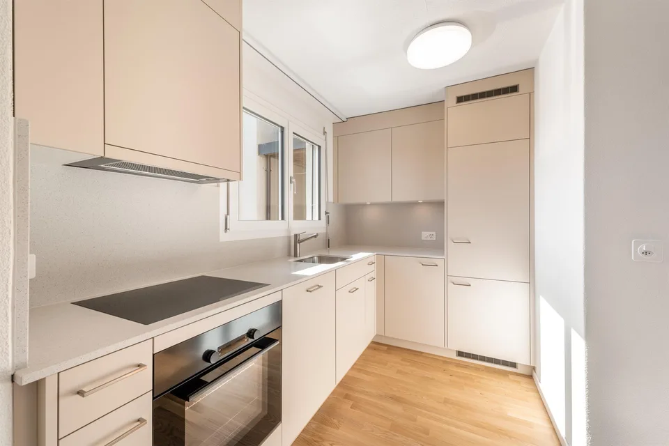 Frisch saniert – Attikatraum mit grosser Dachterrasse sucht Sie!