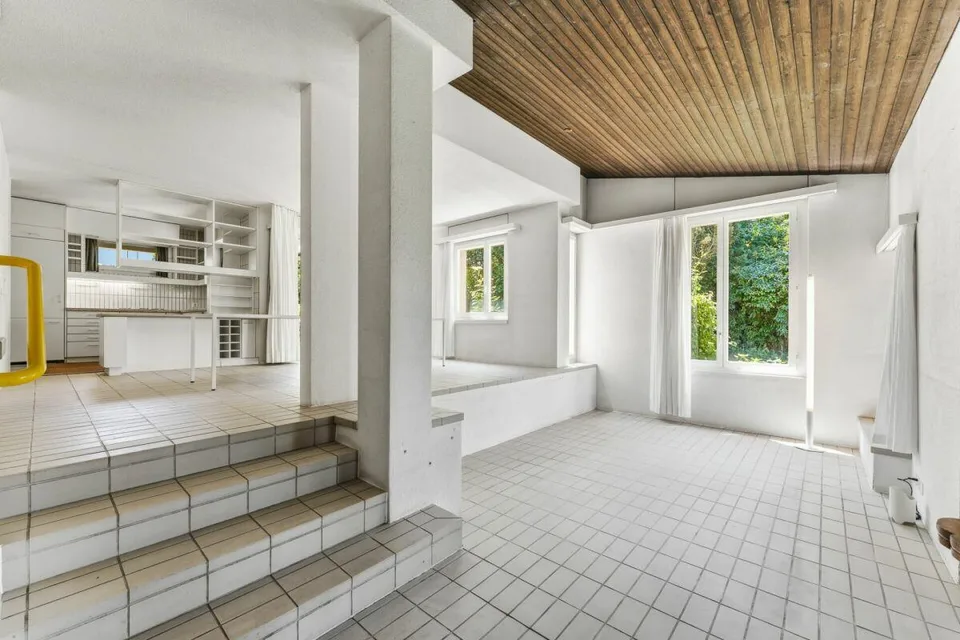 Grosszügiges Einfamilienhaus mit Einliegerstudio an sehr ruhiger un...