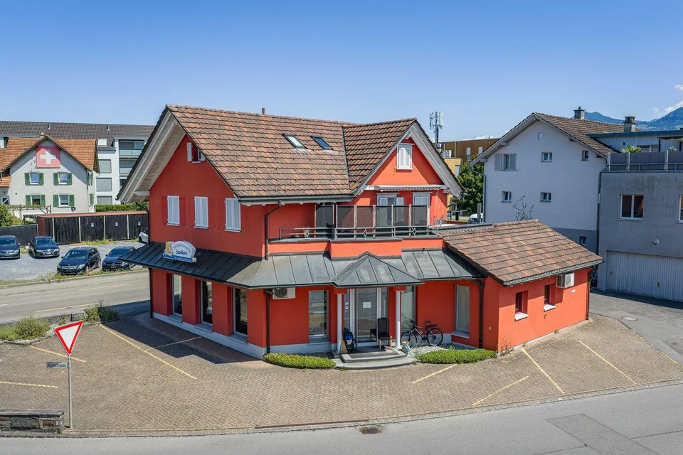 Wohn- und Geschäftshaus