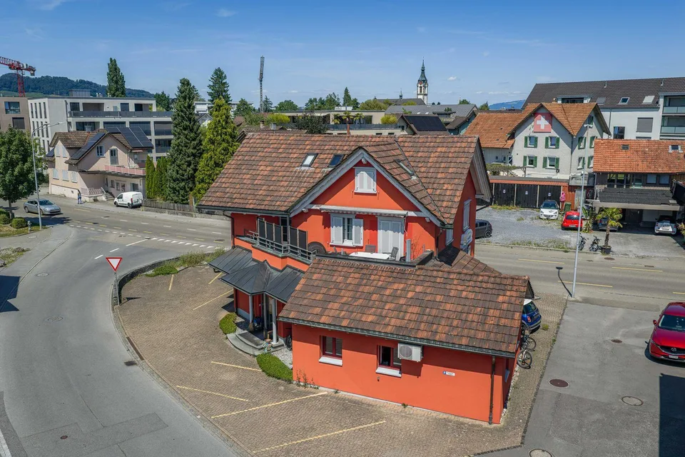 Wohn- und Geschäftshaus