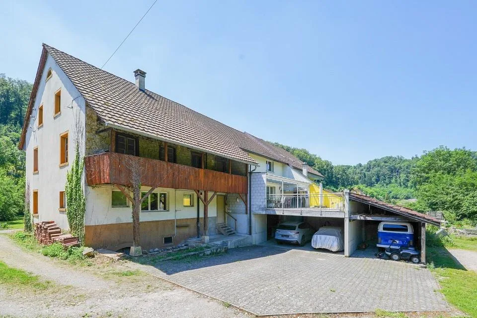Für Macher und Individualisten:  Umbauobjekt mit ca. 1‘900 m² Land