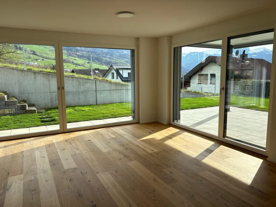 Neubauwohnung mit sonniger Terrasse – Hell, modern und ruhig