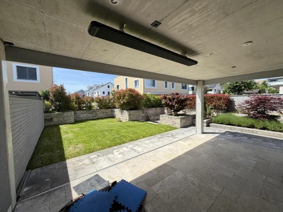 Hochwertiges 5.5-Zi.-DEFH mit gemütlichem Garten