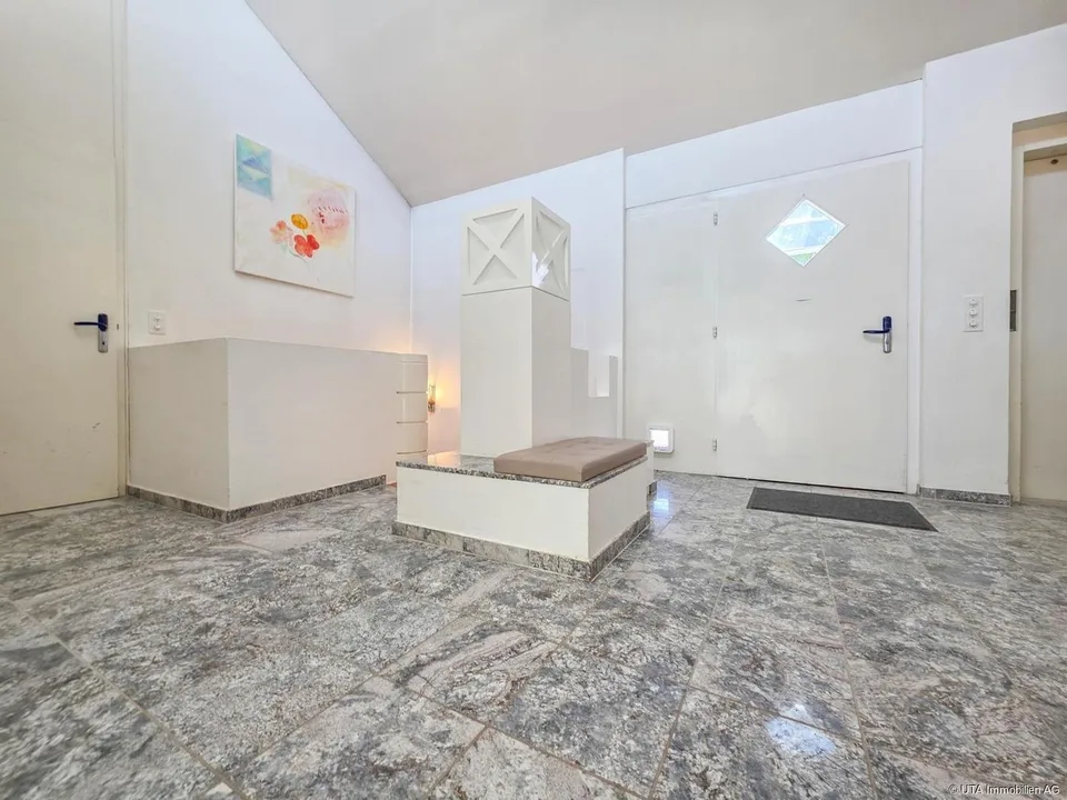 Paradiso residenziale privato con ascensore e atrio piscina