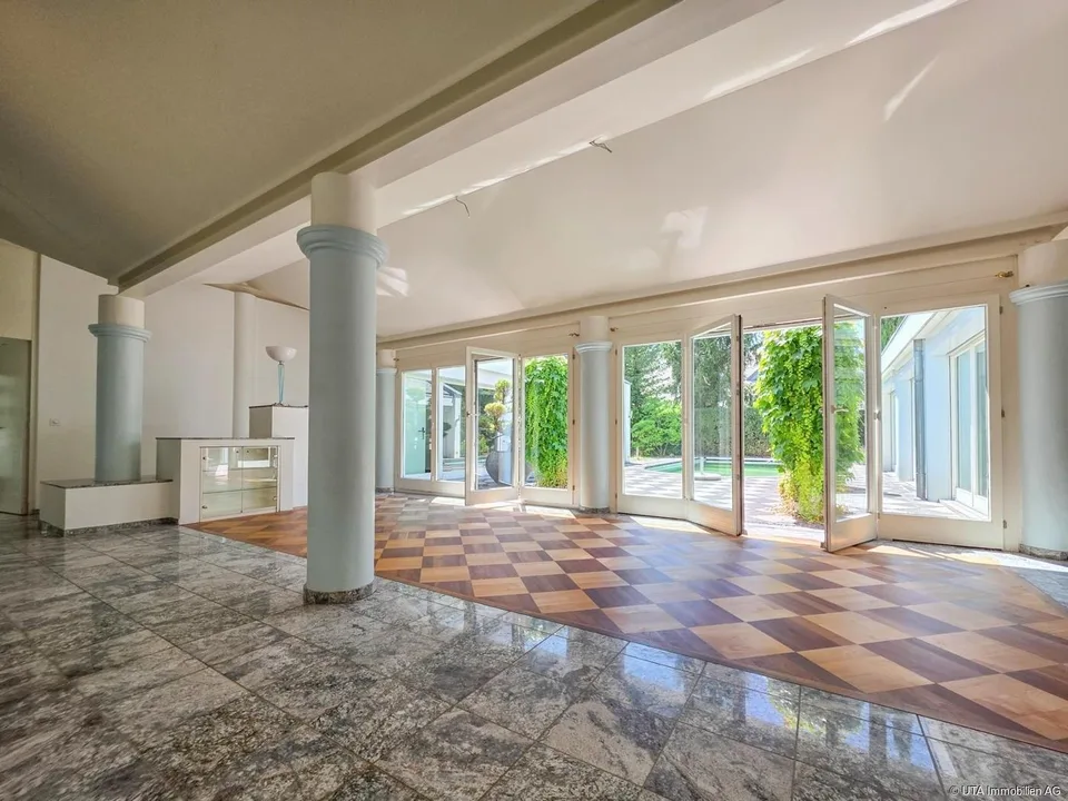 Paradiso residenziale privato con ascensore e atrio piscina