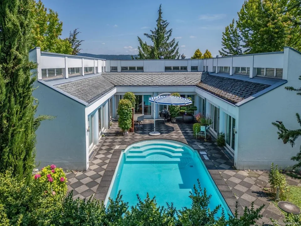 Paradiso residenziale privato con ascensore e atrio piscina