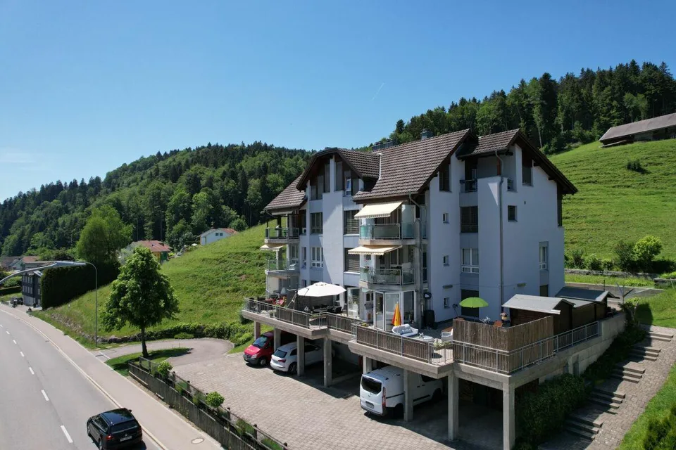 Grosszügiges Wohnen mit Wintergarten, Cheminée und beeindruckender ...